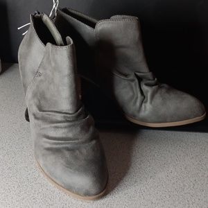REPORT women's booties gray size 11 suede gorgeous